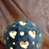 Windlicht Lichterkugel 15cm mit Herzen, Keramik