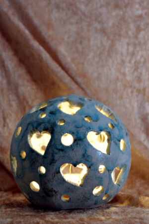 Windlicht Lichterkugel 15cm mit Herzen, Keramik